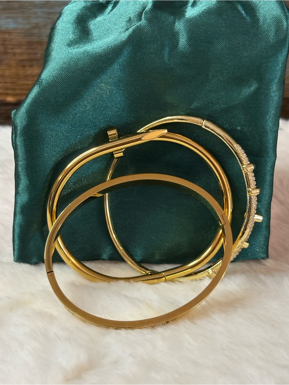 Gold Tone Nail Screw Bangle Bracelet Set - Elegant Women’s Jewelry - Picture 5 of 5